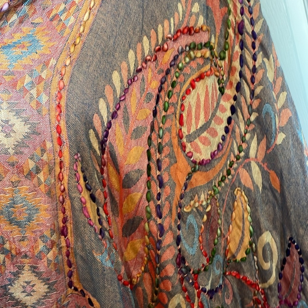 Raj Rose Vest thick stitch embroidery bold pattern boho contemporary breezy vest - Picture 7 of 12